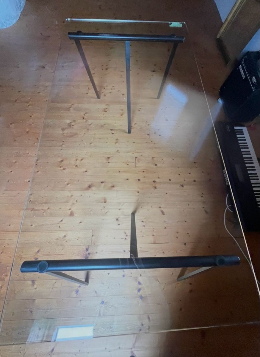 Tavoli: Glasstisch mit schwarzen Metallbeinen – Usato da Gockhausen venduto da AnneT07 2