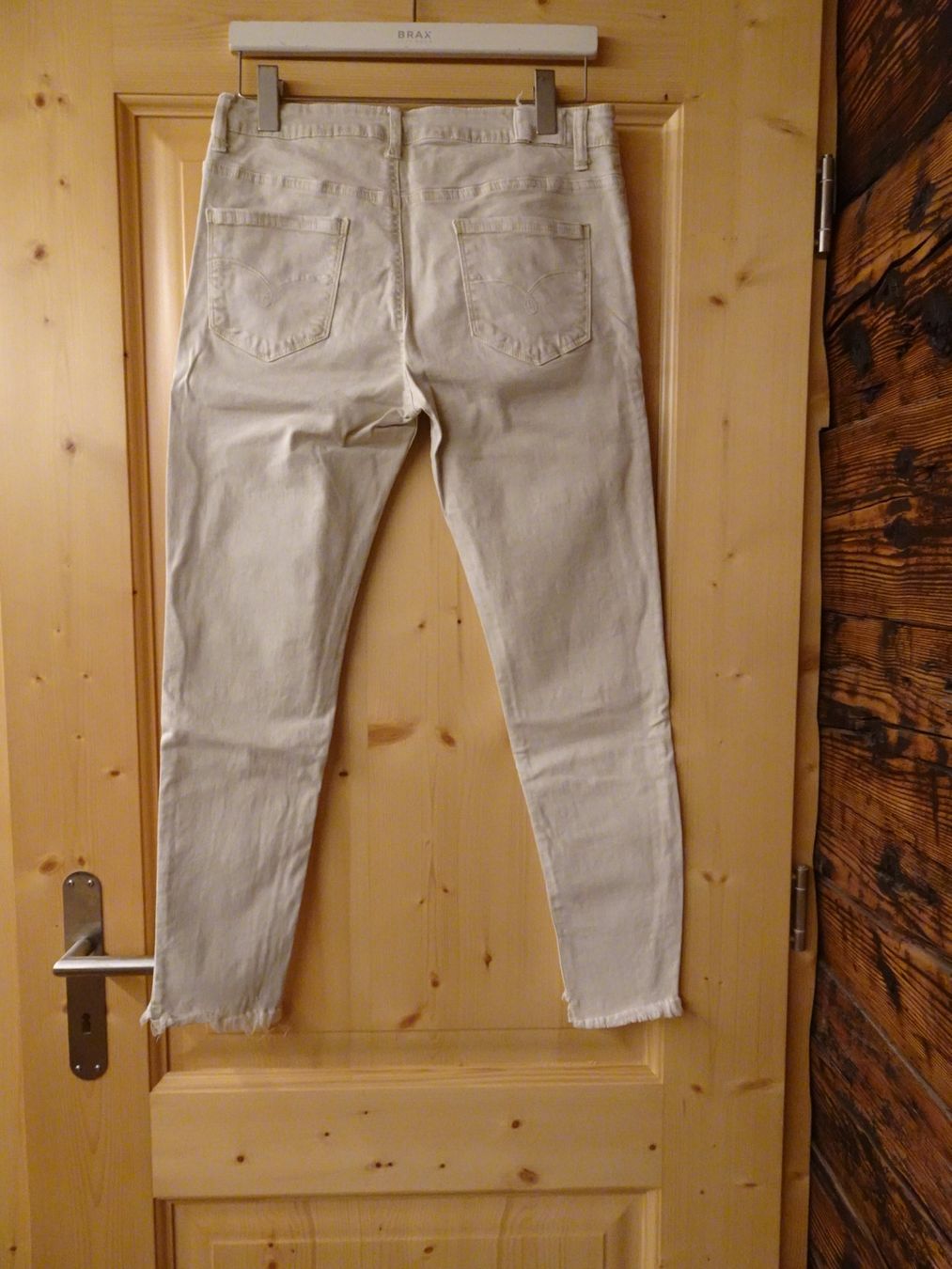 Jeans: Damen Stretch Jeans hellbeige Gr. ca 40 - 42672 – Usato da Küssnacht am Rigi venduto da Good4Deckeli 1