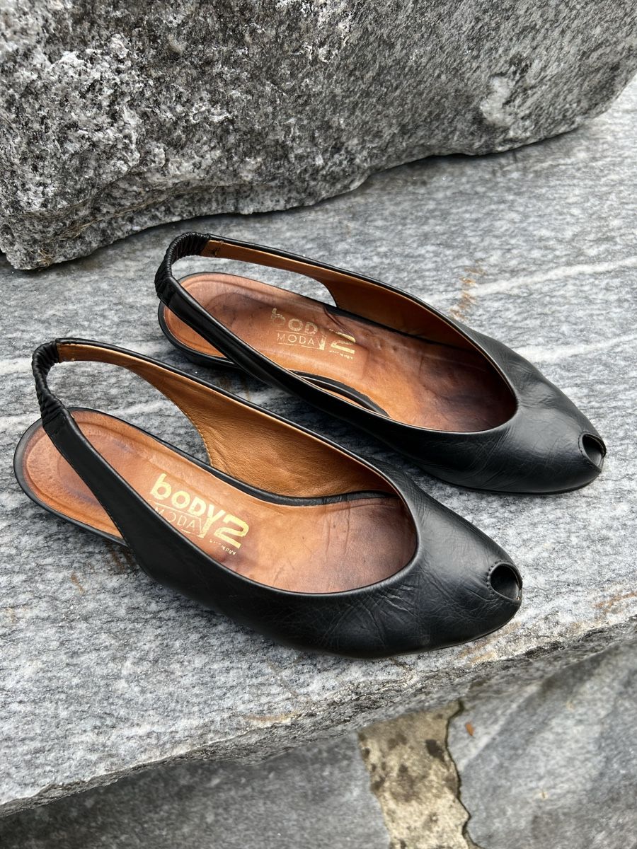 Scarpe da donna: Sandale schwarz  – Usato da Betschwanden venduto da Dognose 2