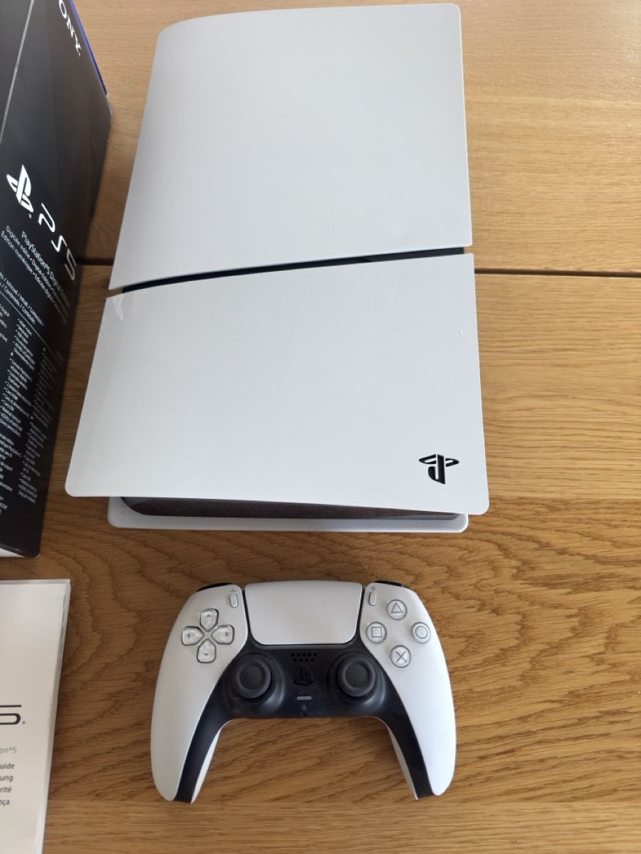 Sony Consoles: PS5 Slim Digital Edition – D'occasion à Bütschwil par brulu05 2