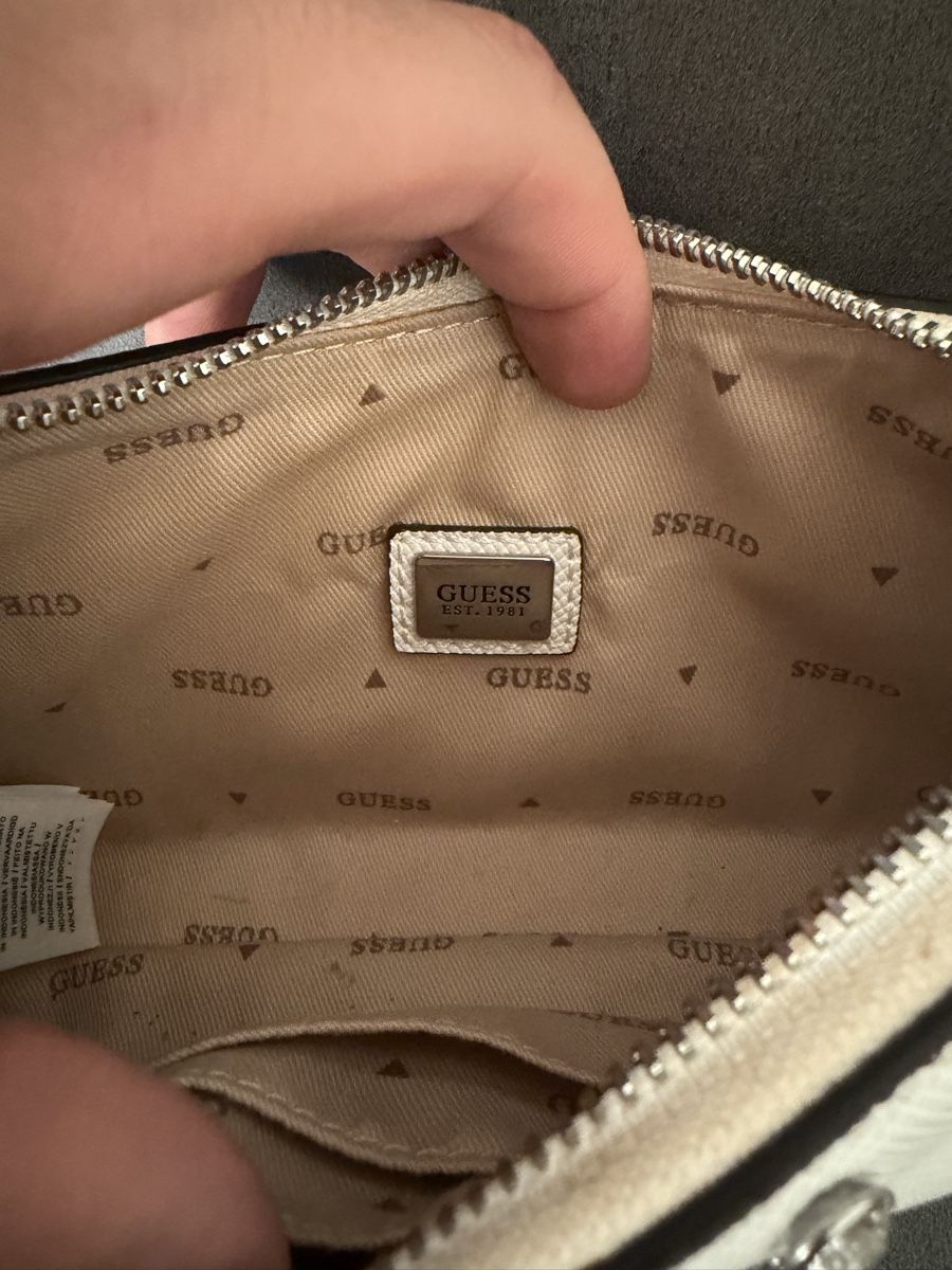 Guess Borse da donna: Handtasche Guess weiss mit Strasssteinen – Usato da Hinwil venduto da CozyBree 3