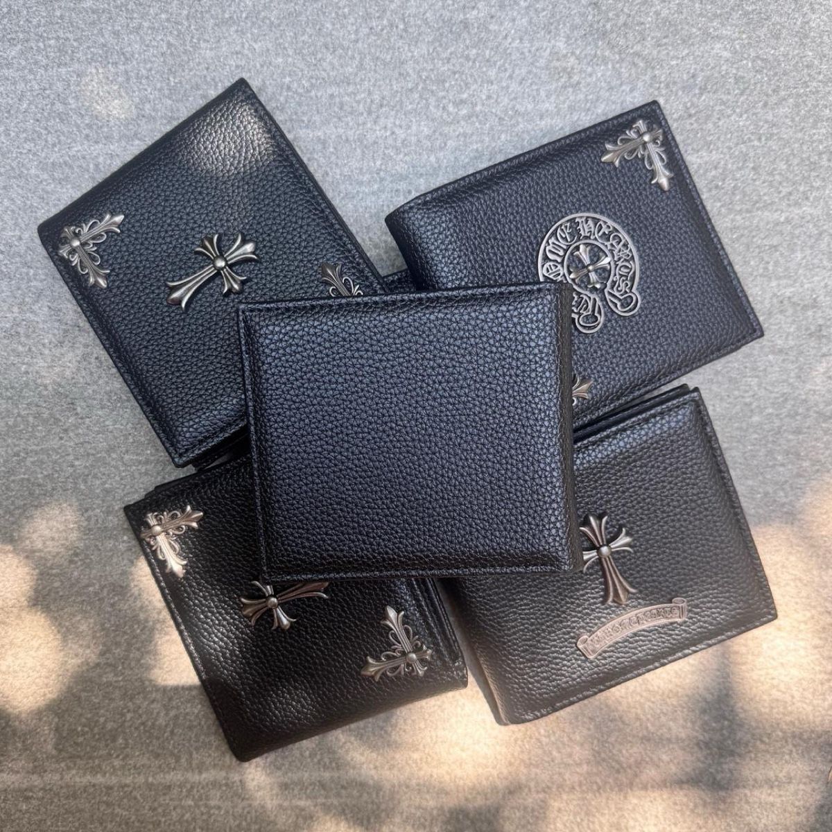 Chrome Hearts Portafogli: Gothic Cross Leather Wallet - Black with silver cross  – Nuovo e nell'imballaggio originale da Caviano venduto da reselleo21 5