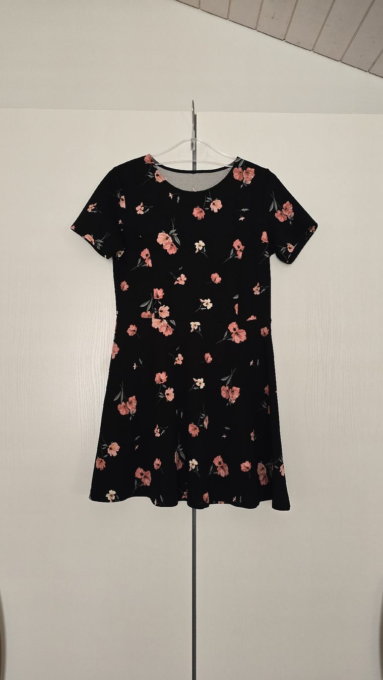 Kleider: Blumenkleid, Grösse M – Neu (gemäss Beschreibung) aus Mägenwil von tam_2wvd