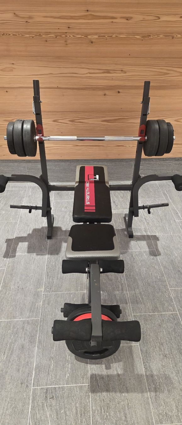 Hometrainer: Weight Bench with Barbell and Weights good condition – Usato da Klosters venduto da FelixG2179