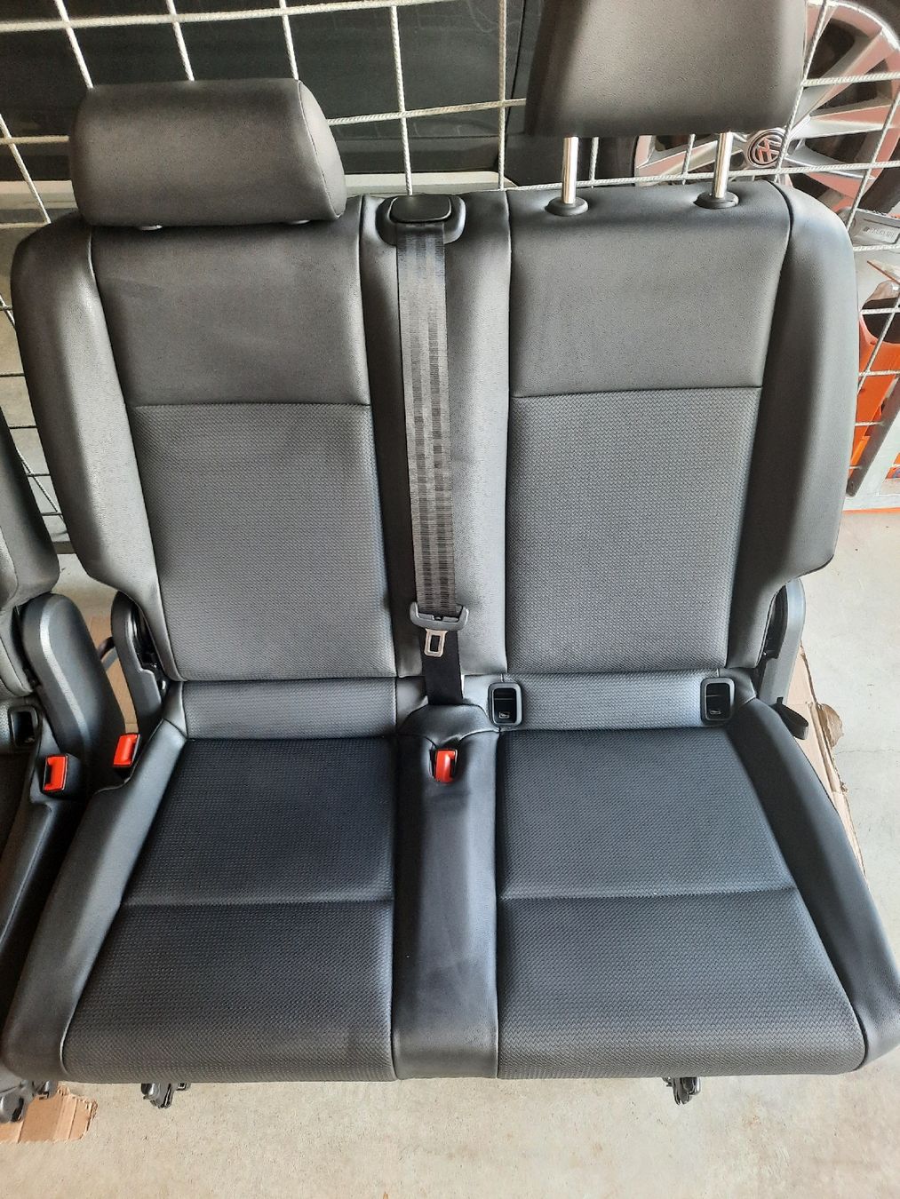 VW Accessori per altri veicoli: VWT6 2er Sitzbank neu, Leder – Nuovo (secondo la descrizione) da Niederuzwil venduto da Luksa2208 1