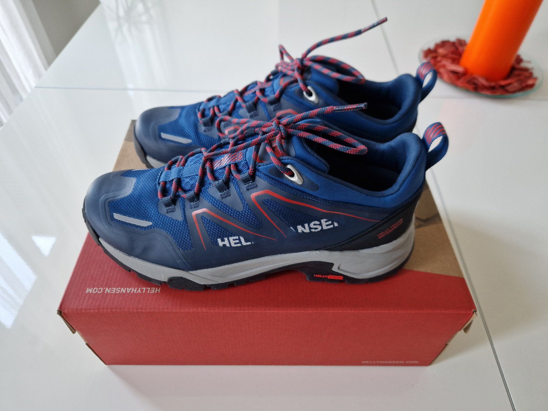 Helly Hansen Scarpe da uomo: Helly Hansen Wanderschuhe - Wasserfest - Herren - 42.5 - Neu – Nuovo e nell'imballaggio originale da Wallisellen venduto da LaszloCH 2