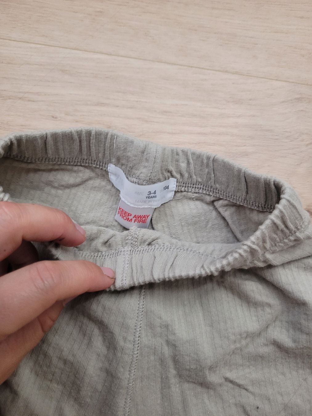 Zara Pantaloni: kurze Hose Gr. 104 – Usato da Lupsingen venduto da sta_wgg5 1
