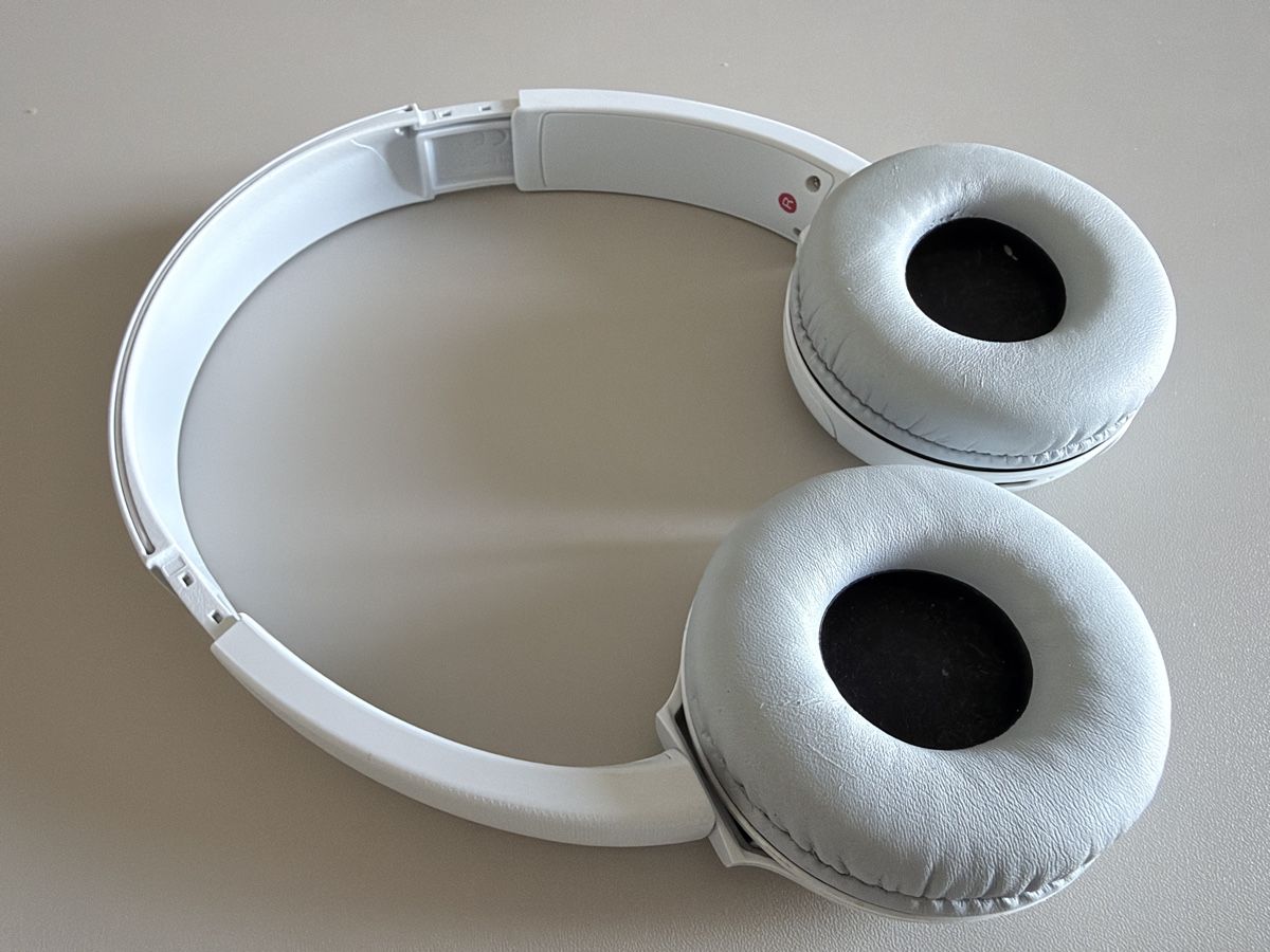 Sony Cuffie: Kopfhörer Sony Bluetooth weiss gebrauchter Zustand – Usato da Muri b. Bern venduto da uthiny 1