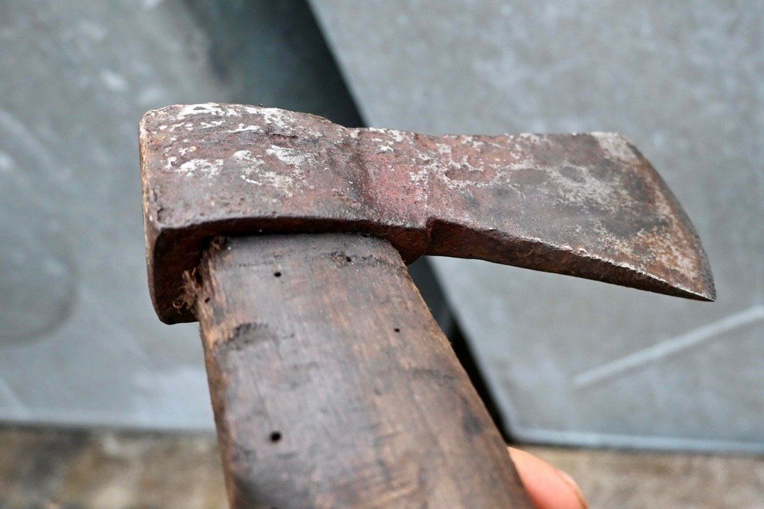 Tutti gli attrezzi: antikes HANDBEIL geschmiedet Länge 39cm – Usato da Pfaffhausen venduto da mono_rec 9