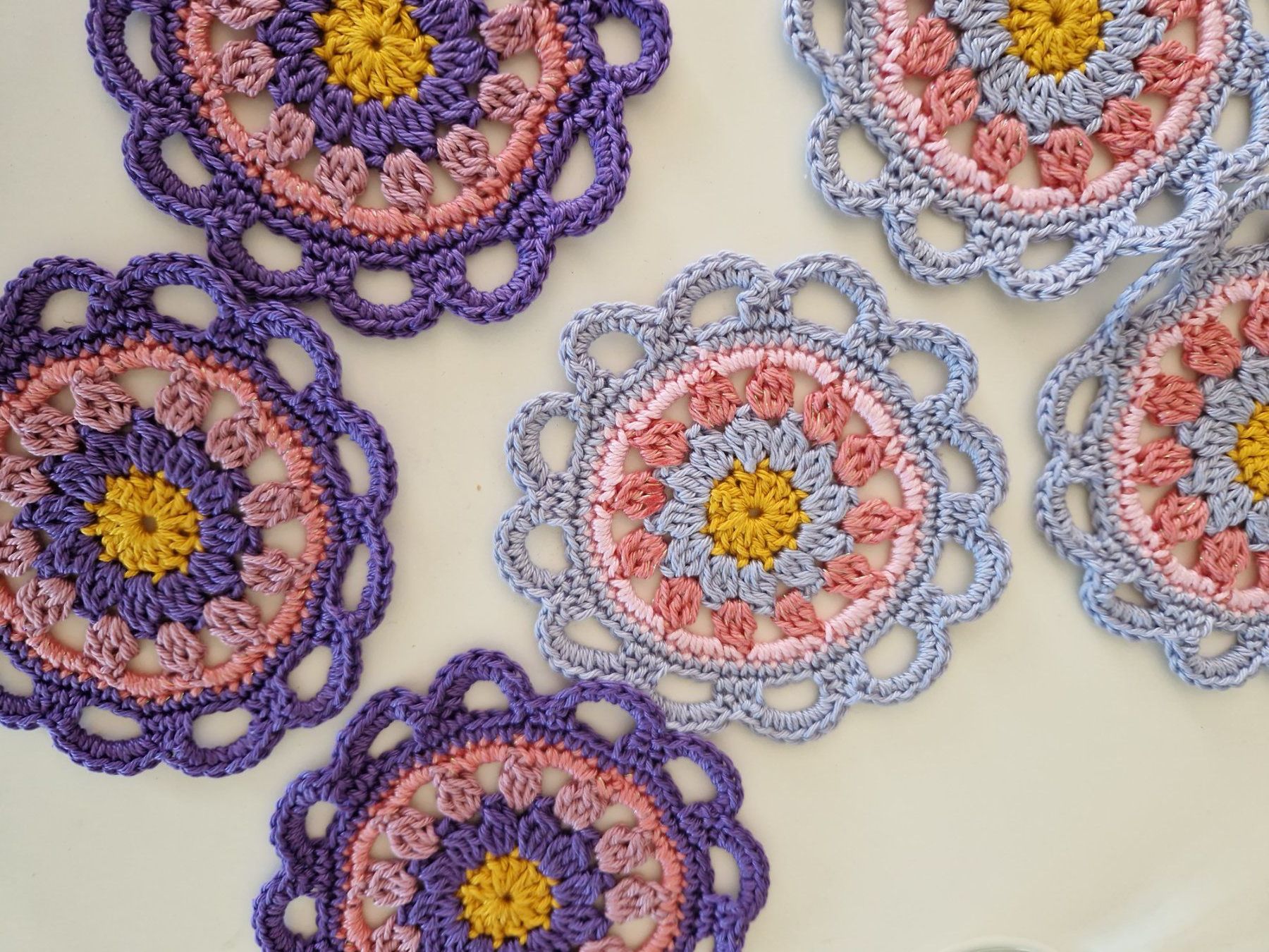 Tutte le decorazioni: Handgemachte Untersetzer Coaster Glas Tasse Blume Deko – Nuovo (secondo la descrizione) da Neuhausen am Rheinfall venduto da Alchimista