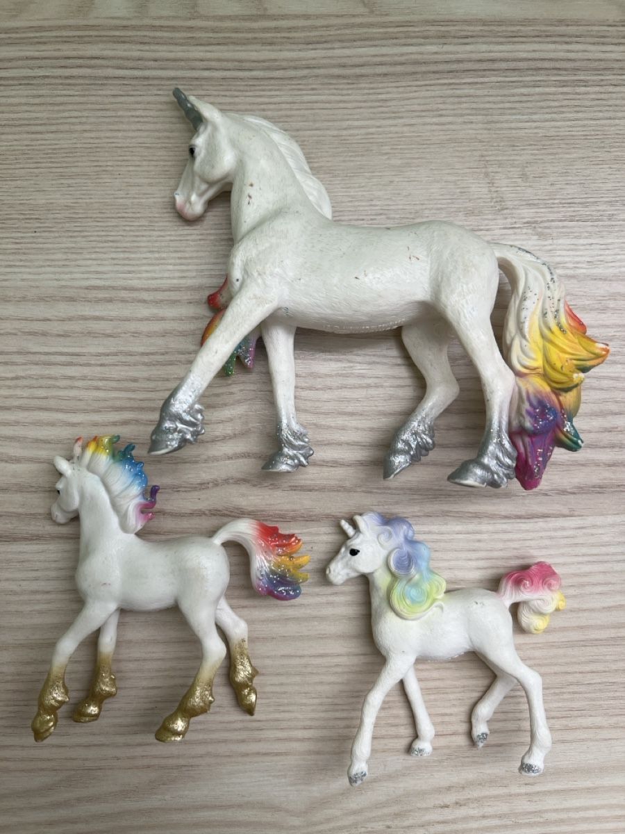 Schleich Statuette: Schleich Regenbogen Einhorn Set 3 Figuren – Usato da Obernau venduto da Mya285 2