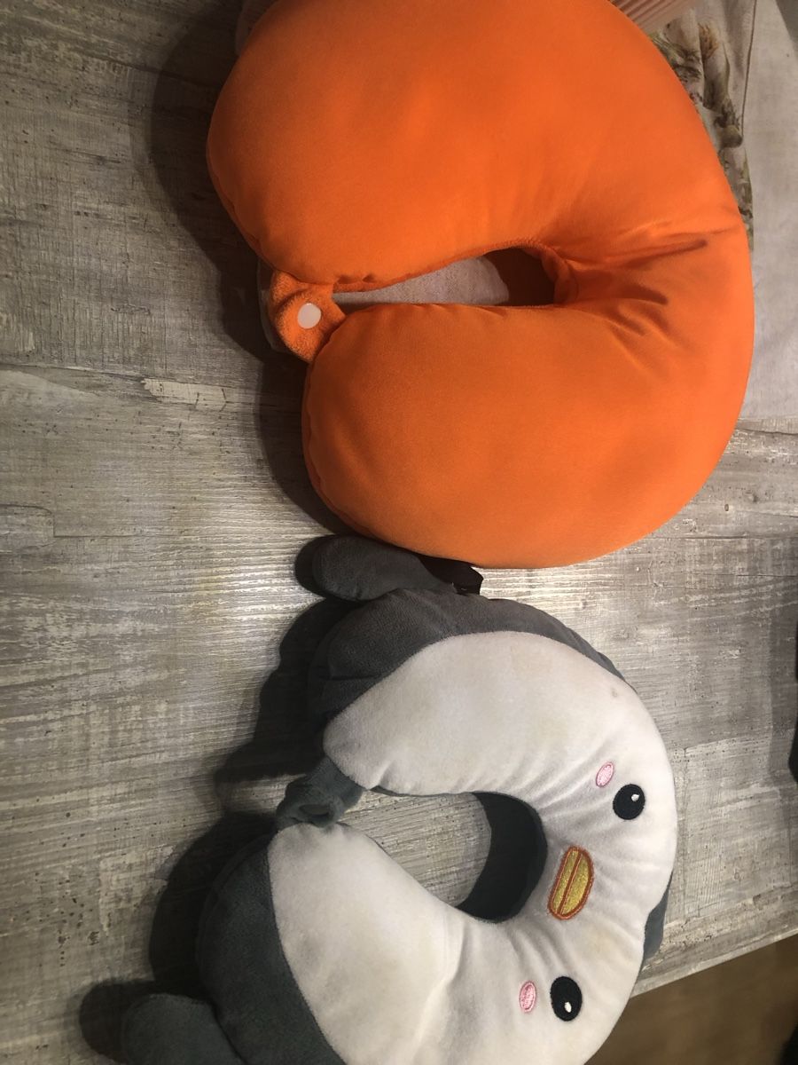 Kissen: 2 Cuscini da viaggio arancio e pinguino – Gebraucht aus Uster von mar_pqx5