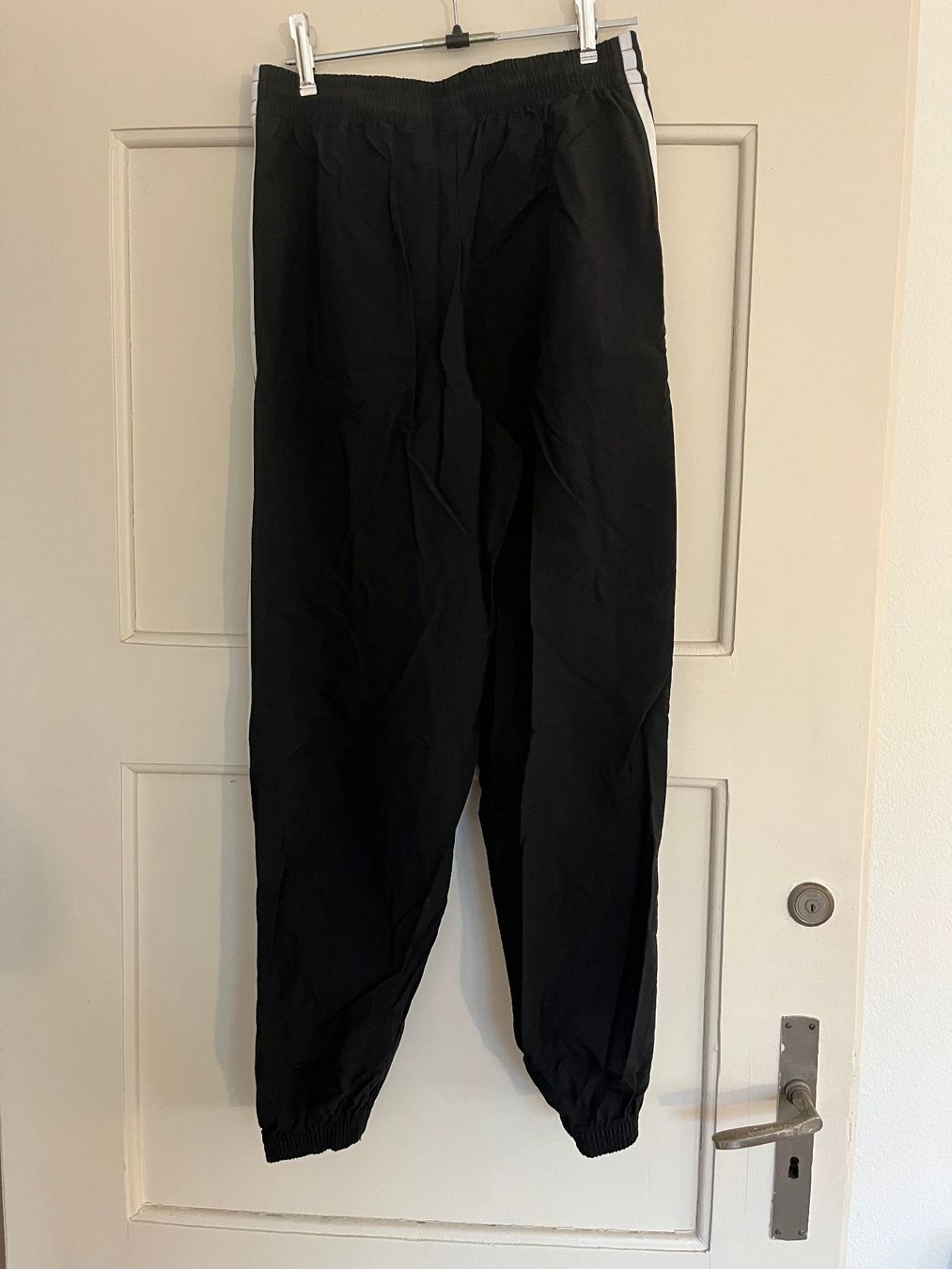 Adidas Pantaloni: Trainerhose Adidas – Nuovo (secondo la descrizione) da Zürich venduto da hello.paulene 5