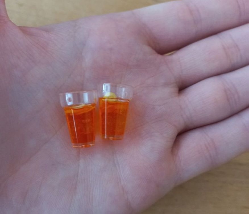 2 Eistee Drink für Puppenhaus, Setzkasten | Kaufen auf Ricardo