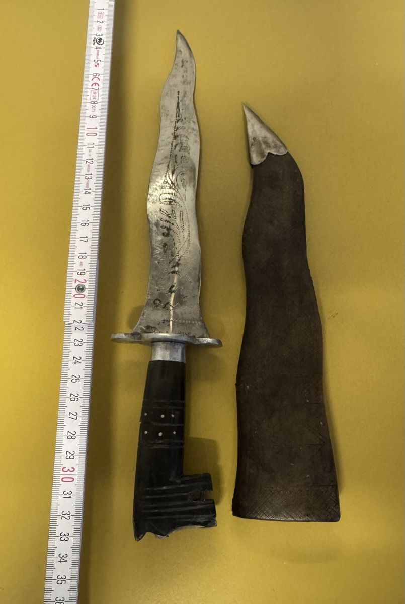 Couverts: Altes Messer mit Scheide, dekoratives Sammlerstuck – D'occasion à Schlieren par Freundlich02