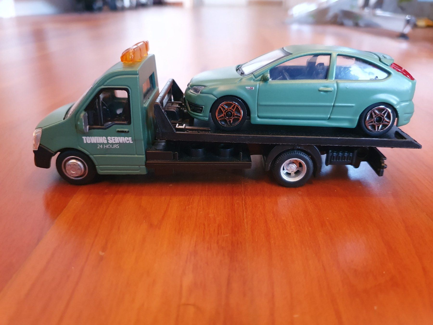 Bburago Modellini d'auto: Bburago Abschleppwagenn mit Ford Focus Massstab 1:43 – Usato da Triesen venduto da platzproblem1 3