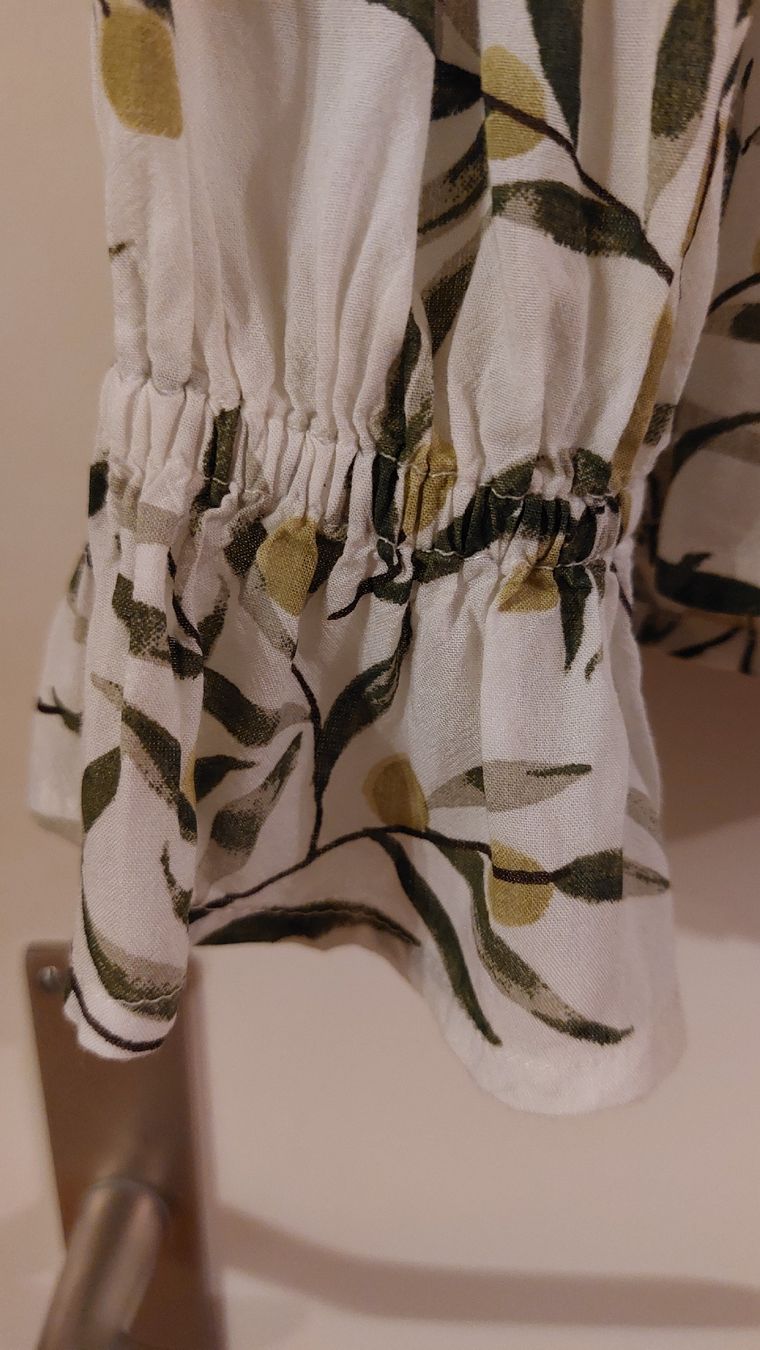 C&A Camicette: Hübsche Bluse von Yessica, Grösse 40, mit Olivenmuster – Usato da Niedergösgen venduto da Bertiana 2