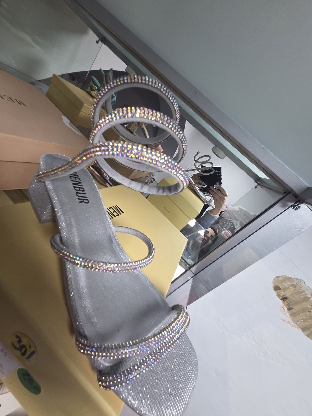 Chaussures femmes: ESAURITE SOLD-OUT – Neuf avec emballage d'origine à Arbedo par mis_d6lr 1