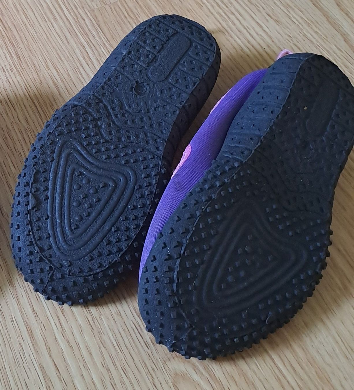Scarpe per ragazzi: Badeschuhe Panther - Grösse 27 – Usato da Rotkreuz venduto da Blubberli1 1
