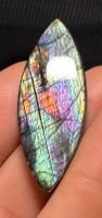 Wunderschönes Labradorit Cabochon von höchster Qualität