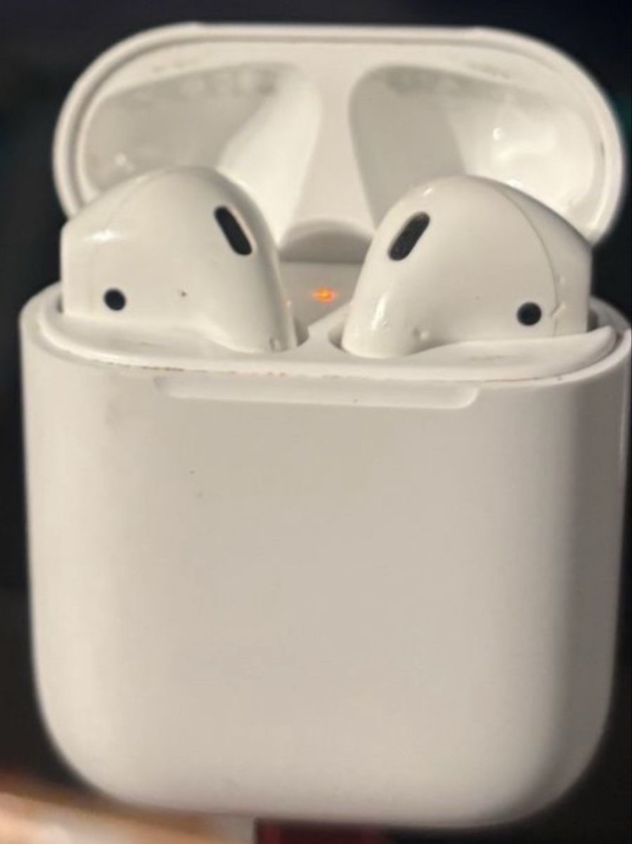 Apple Cuffie: Airpods Apple – Usato da Berschis venduto da Pakiri