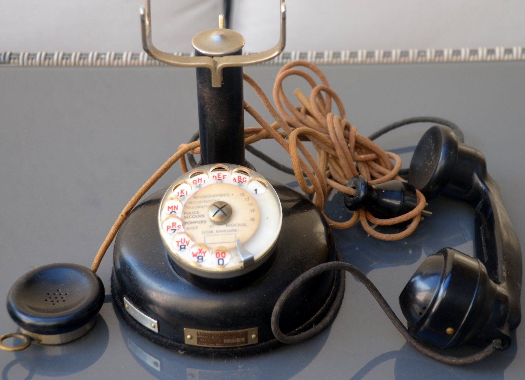 Telefone: Burgunder Mod.1924 Telefon / téléphone 1930 – Gebraucht aus Collonges von arashee 2