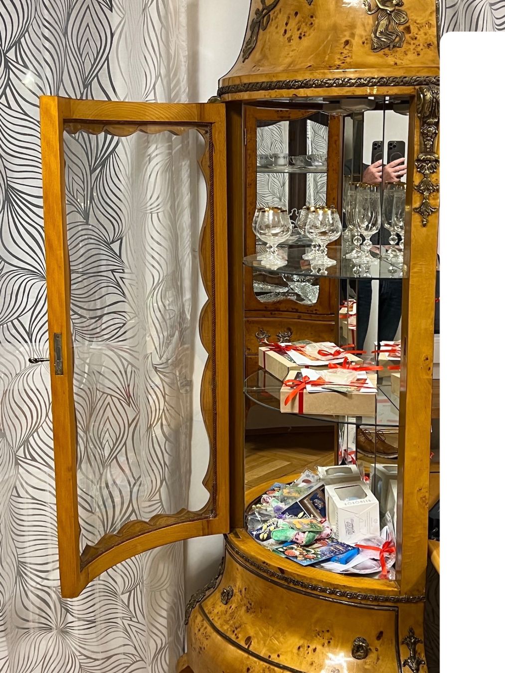 Vetrine: Barock Vitrine Eckvitrine Eckschrank Barockstil Messing – Usato da Gemünden venduto da GEUENWALD 9