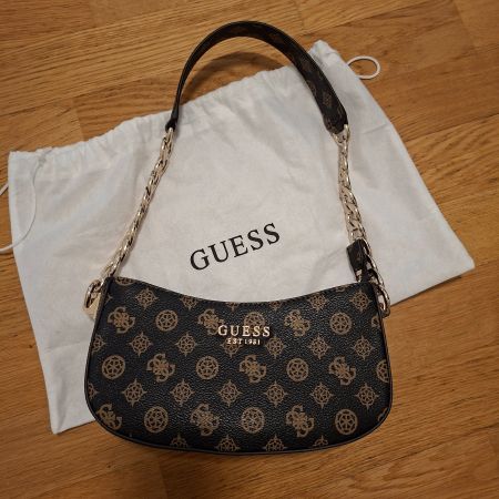 Guess Handtasche, neuwertig, braun gemustert, klein aber ...