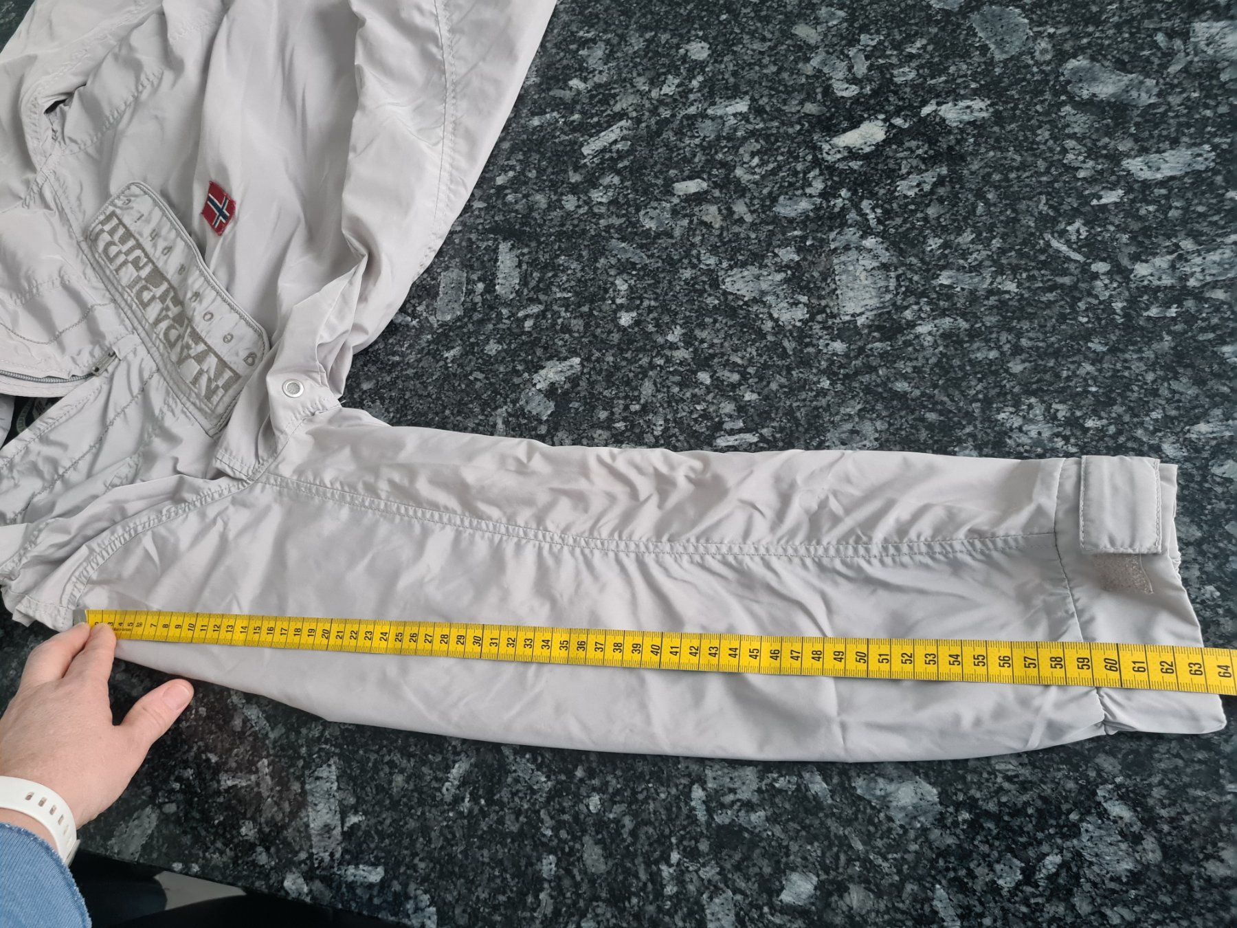 Napapijri Jacken: NAPAPIJRI  Windjacke Größe S Farbe hellgrau – Gebraucht aus Mezzovico von maemy 6