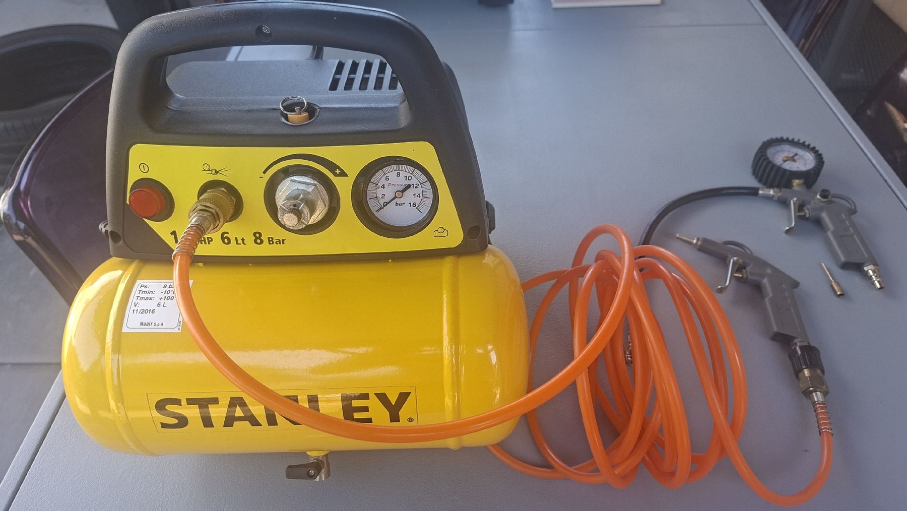 Stanley Kompressoren: Compresseur Stanley DN200/8/6 – Gebraucht aus Cudrefin von fab_8rm6