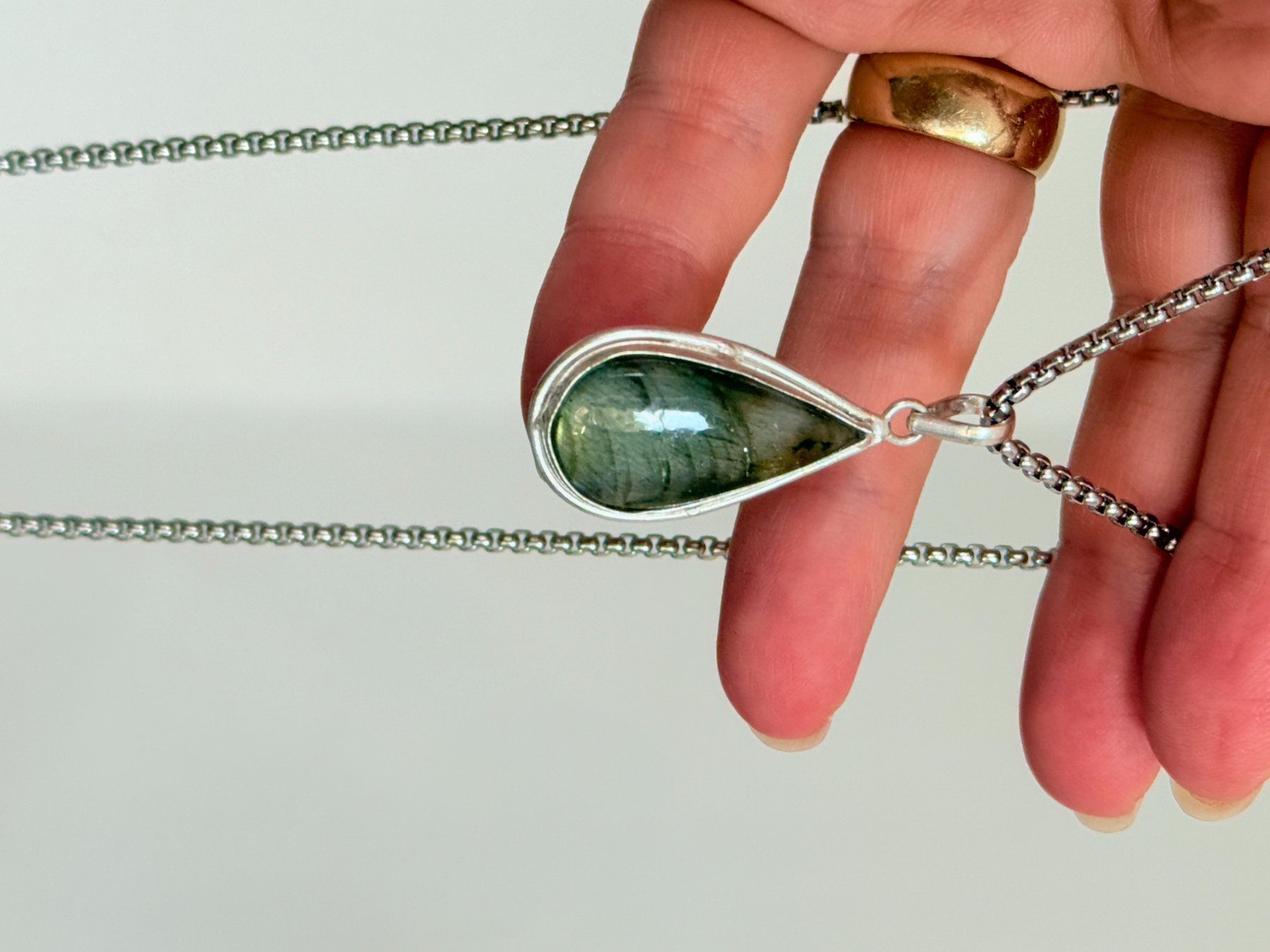 Ketten: Labradorite necklace – Neu und originalverpackt aus Genève von AGBERG 4