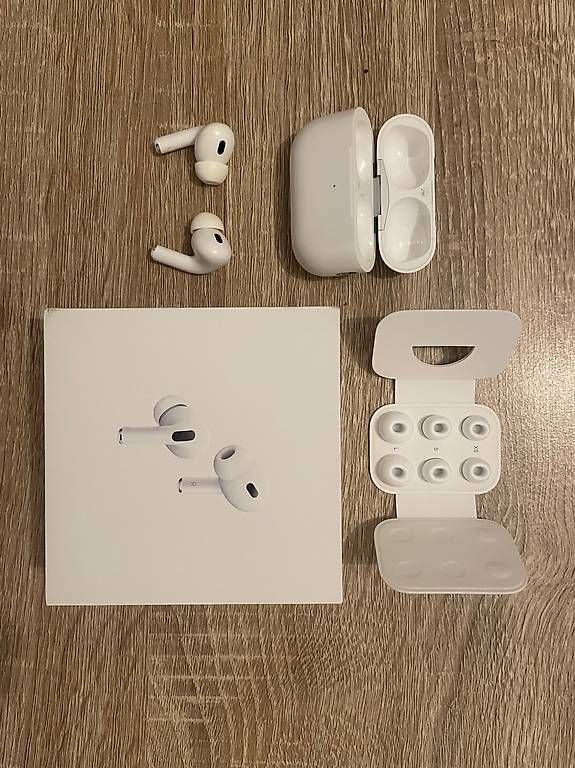 Cuffie: AirPod Pro 2nd gen MagSafe usb-c – Usato da Lausanne venduto da abd_w5tm