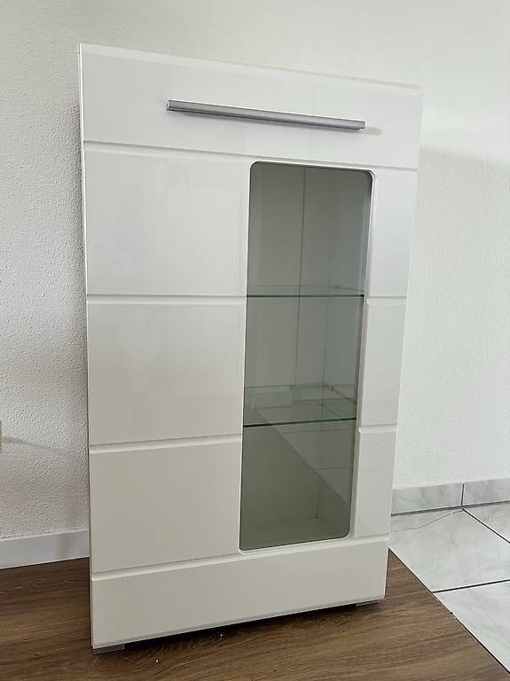 Vitrinen: Weisse Vitrinen / Kommoden – Gebraucht aus Märstetten von mag_bak 1