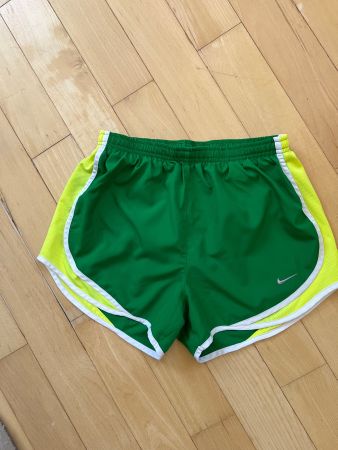 Nike DRI-FIT Shorts  Gruen/Gelb Gr. S