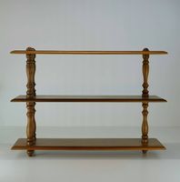 Massives Regal, Handarbeit aus Nussbaumholz.