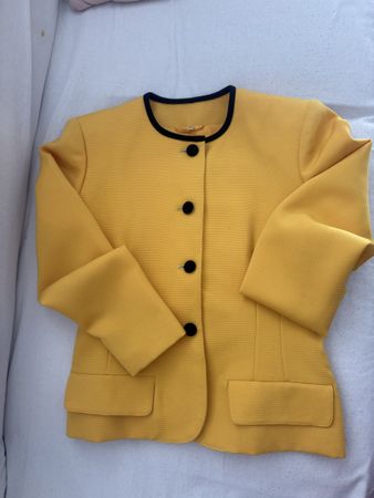 Giacca corta giallo ocra  chic!