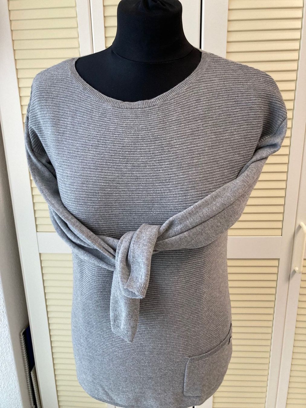 Pullover & Sweatshirts: Pulli/Pullover hellgrau Via Appia. Gr. S/M – Gebraucht aus Glattpark (Opfikon) von Pangie