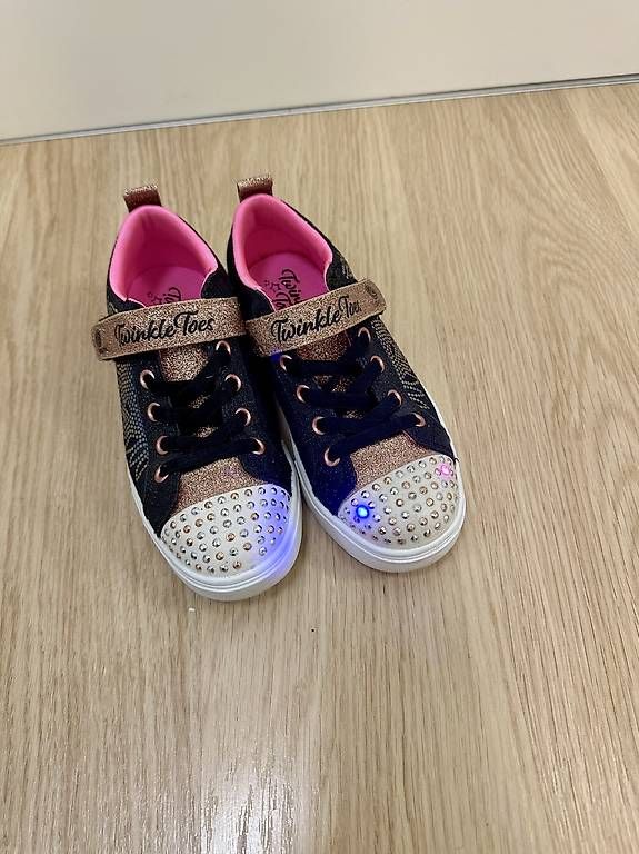 Scarpe per ragazze: Neuwertige Sneaker Schuhe Gr. 35 – Usato da Gattikon venduto da tanja051 1
