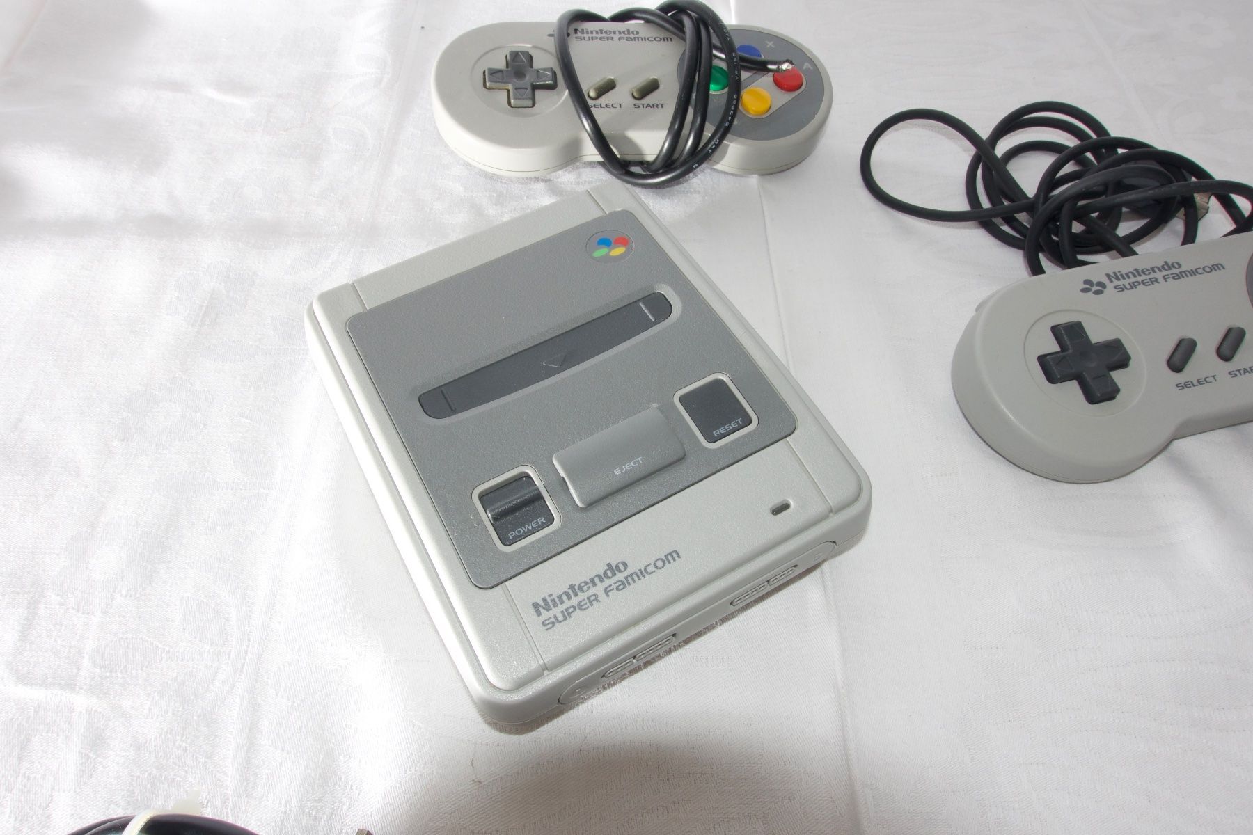 Nintendo Console: Super Nintendo Super Famicom Konsole mit 2 Controller – Usato da Zürich venduto da sgmiles 1