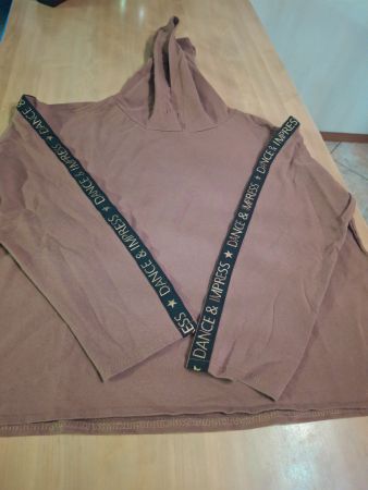 Pull couleur camel avec capuchon taille L 95 % coton