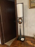 lampada con sfera metallizzata e nappa
