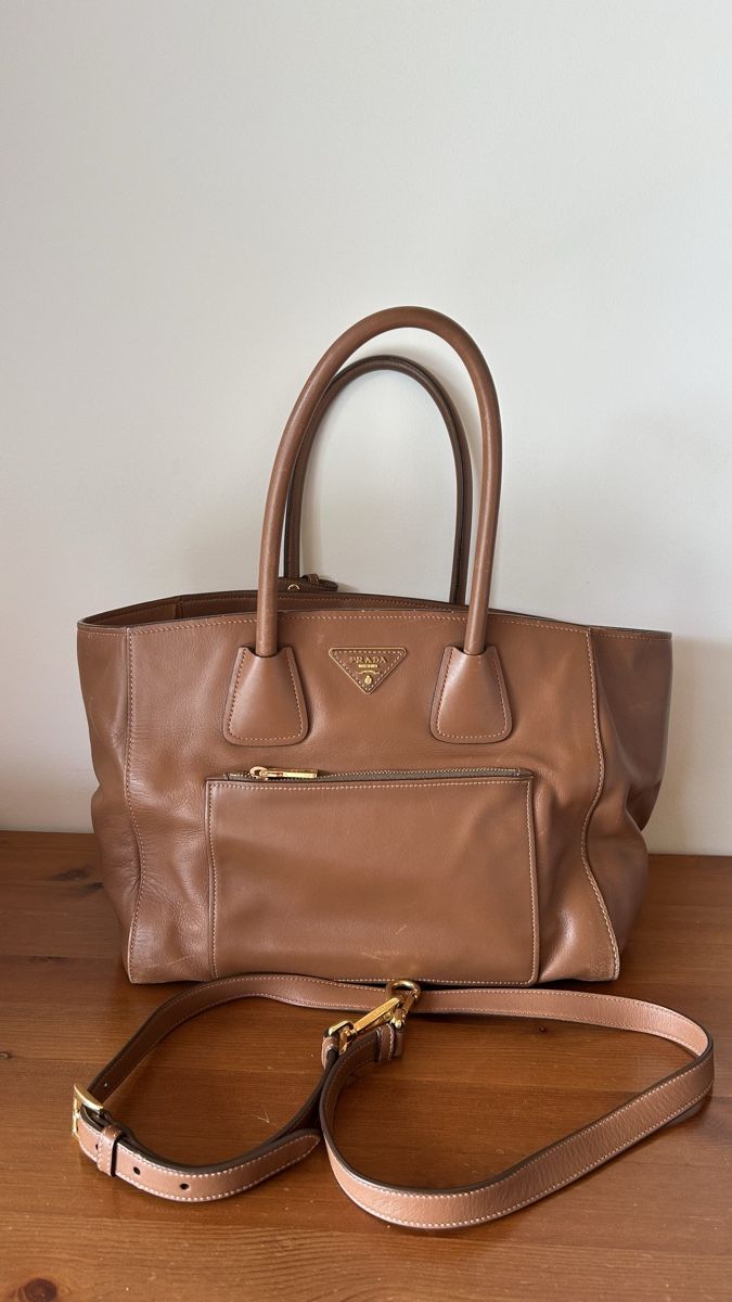 Prada Borse da donna: Beautiful Prada Leather Bag – Usato da Neuchatel venduto da ros_kkw2
