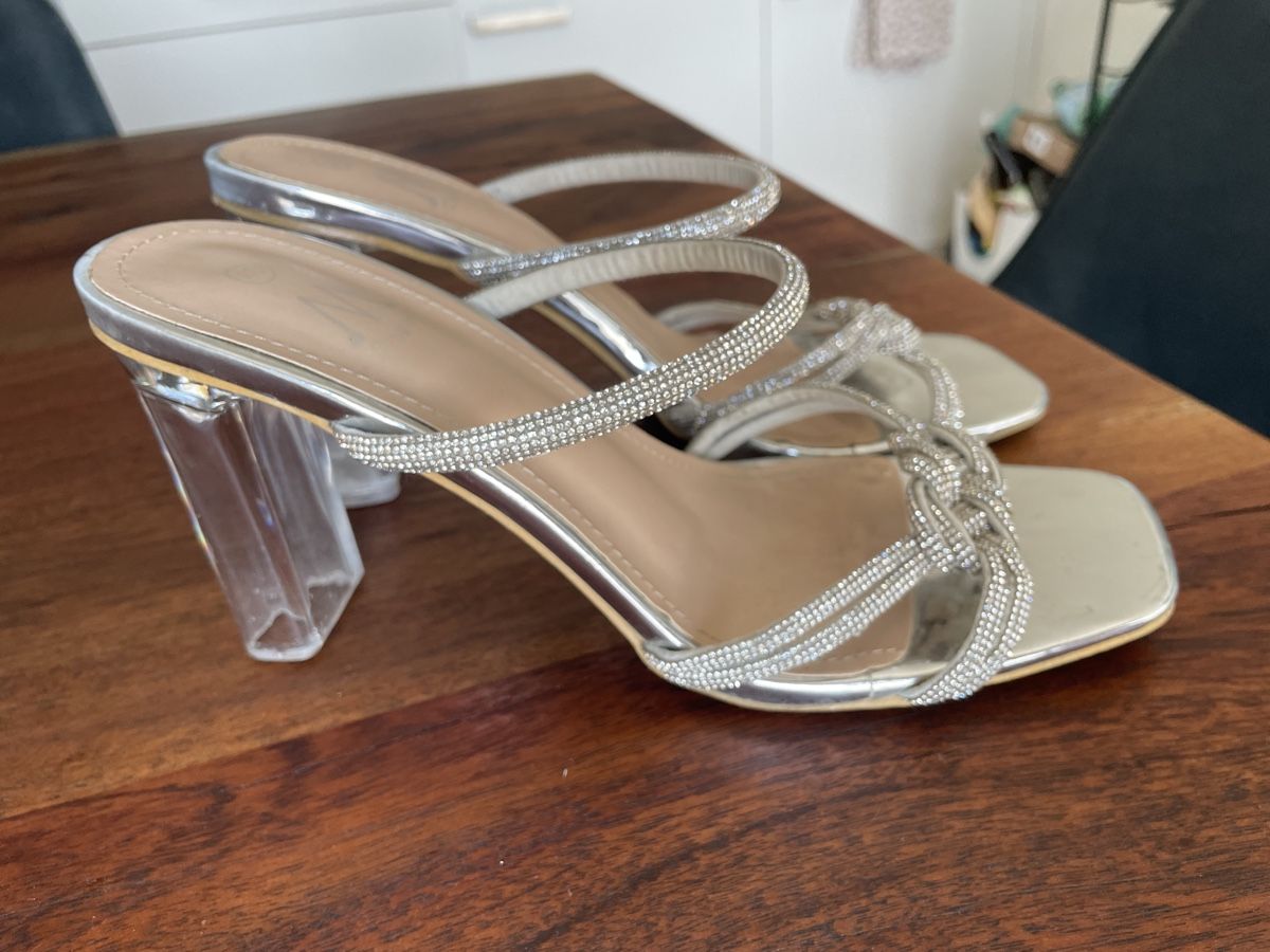 Scarpe da donna: Sandali eleganti argento con strass, 40, tacco trasparente – Usato da Basel venduto da ter_8qzp