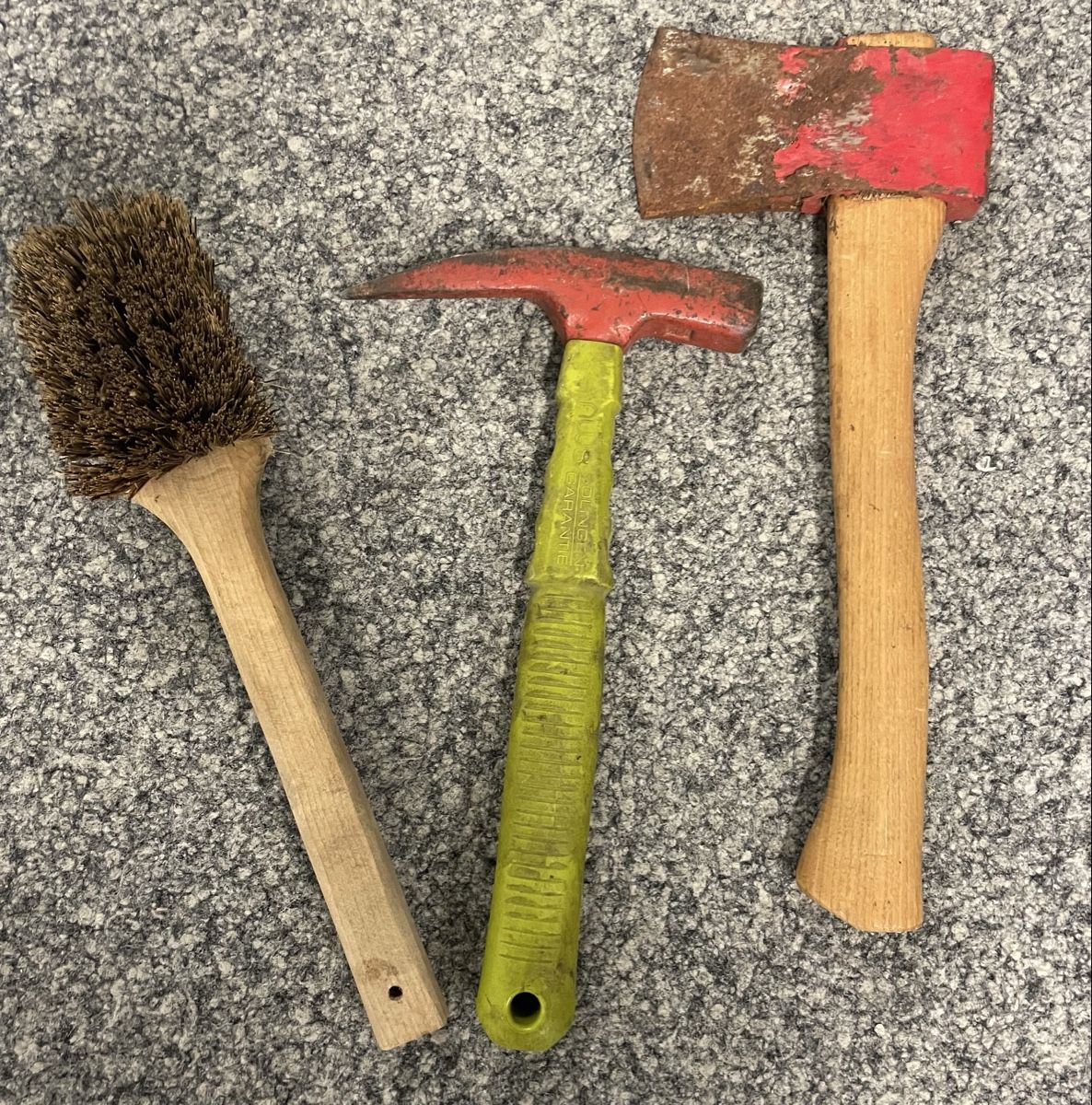 Tutti gli attrezzi: Werkzeuge Set: Bürste, Hammer, Axt, Gebraucht – Usato da Au ZH venduto da Jaggy4 1