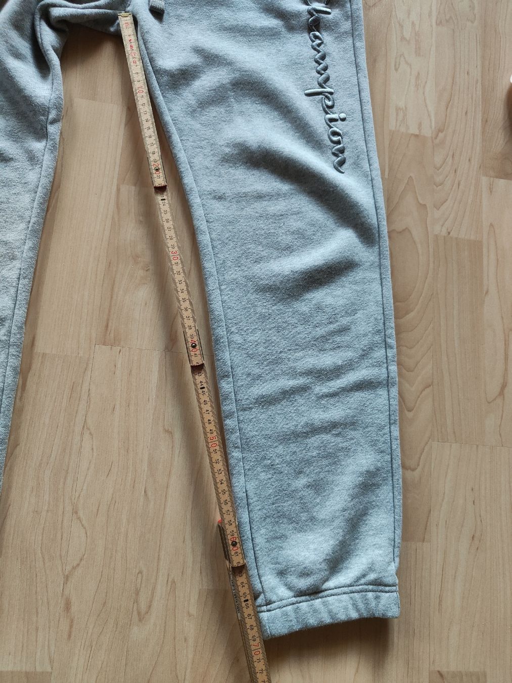 Champion Pantaloni: Trainingshose Champion, Gr. M, grau – Nuovo (secondo la descrizione) da Unterägeri venduto da Meikelbein 4