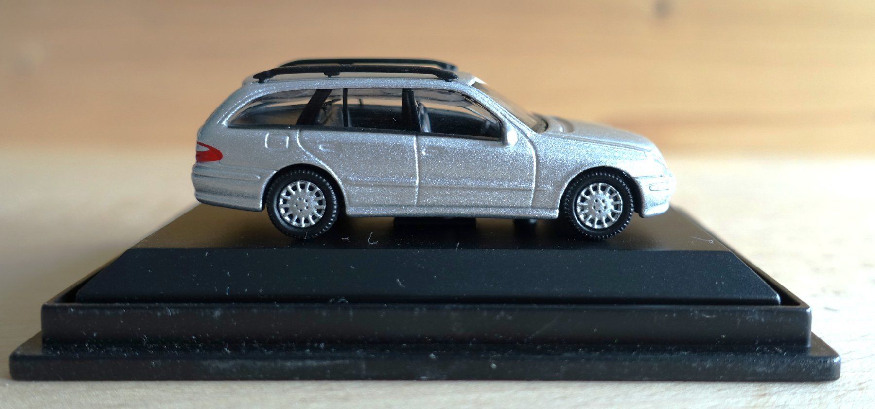 Mercedes-Benz Modellini d'auto: MB E Klasse T Modell, Schuco Art. ? – Usato da Horw venduto da SwissSteamMemories 1