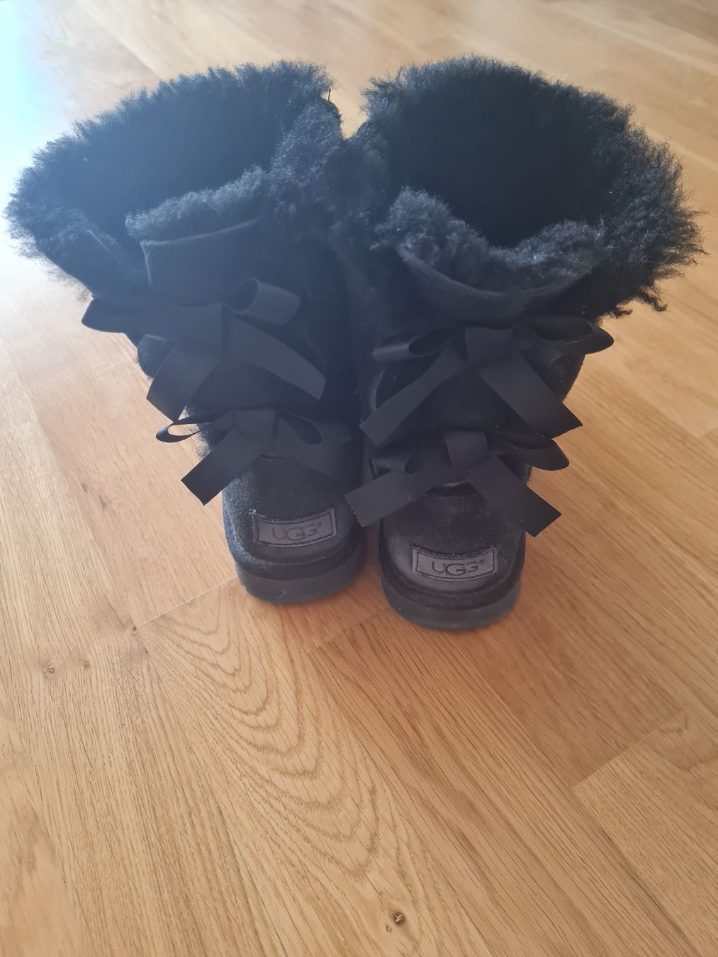 Ugg Chaussures femmes: ugg noires, taille 38 – D'occasion à Pully par louis044 1