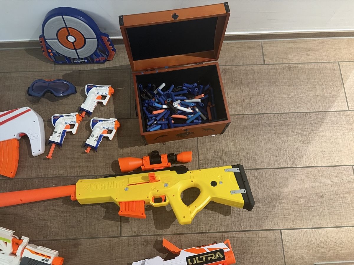 Nerf Jouets: Nerf Blaster Set mit Zubehör  – D'occasion à Zürich par marina76 1