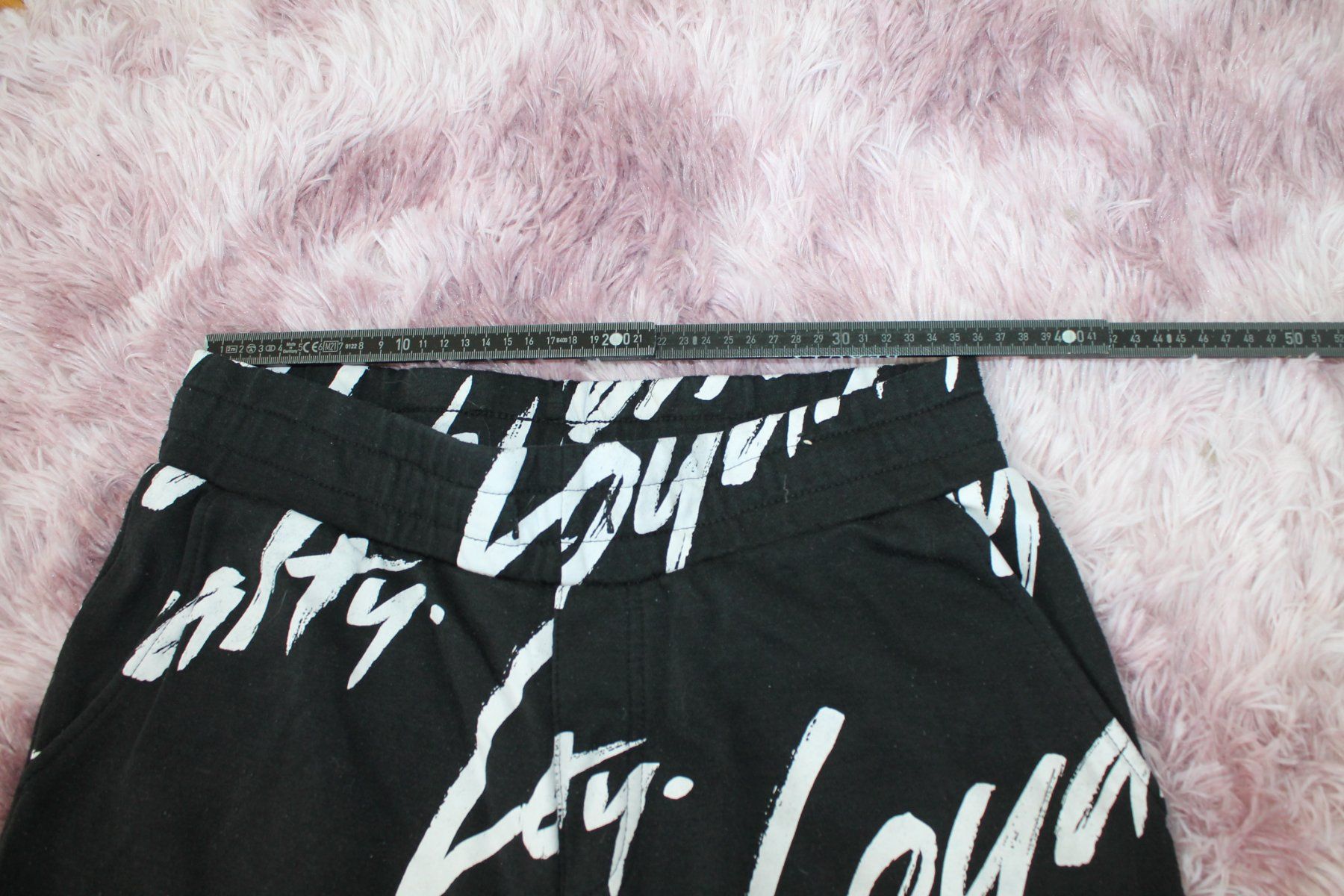 Pantalons: Kurze Hose Black Squad Letters – D'occasion à Hüttwilen par pinti55 2