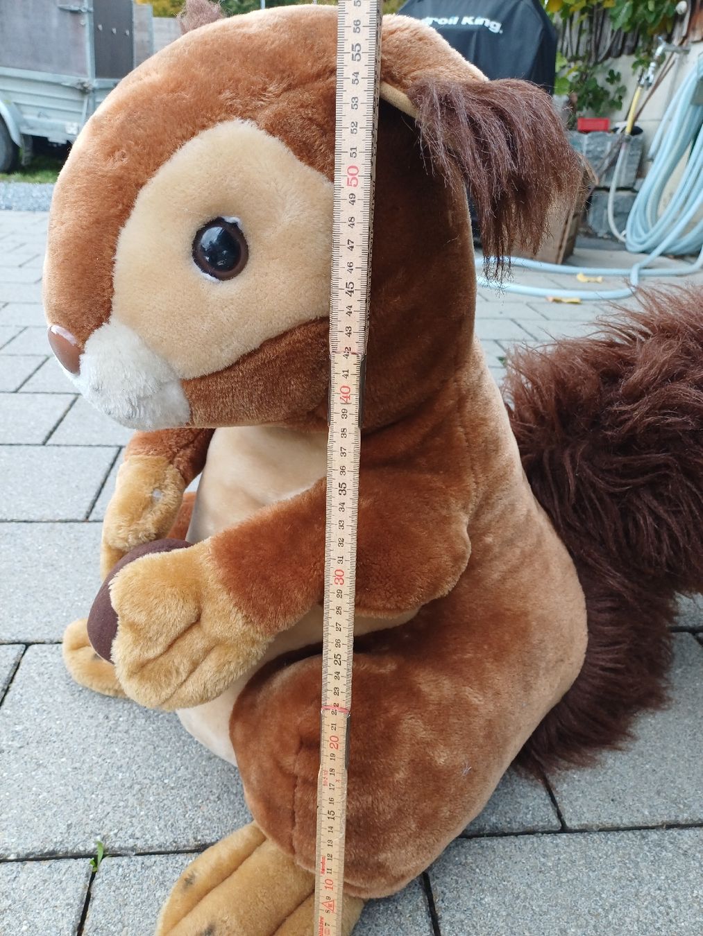Giocattoli: Grosses Plüsch Eichhörnchen mit Eichel, ca. 55 cm, gebraucht – Usato da Zuckenriet venduto da Res. 3